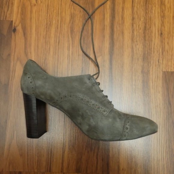 Tahari Evo Lace Up Oxford pump - Picture 4 of 4